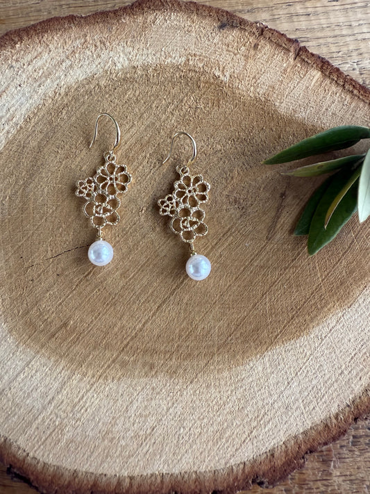 Rond pareltje aan luxe hanger