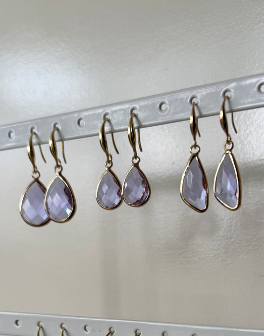 Asymmetrisch doorzichtig lichtpaarse facetsteen