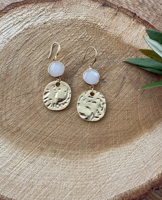 Wit facetsteentje met muntje