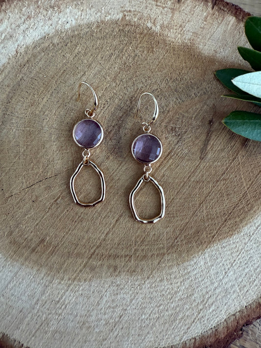 Doorzichtig paars facetsteentje met kleine hanger