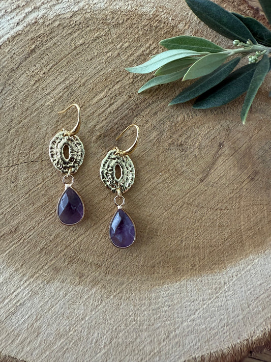 Kleine paarse natuursteen druppel aan ovale connector