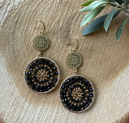 Zwart/goud kraaltjes aan dichte connector