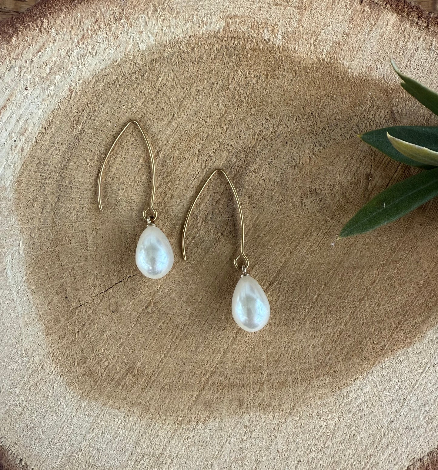 Pareltje (grote druppel) aan lange haak