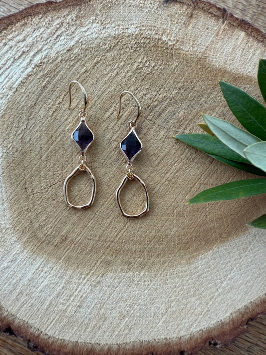 Doorzichtig paars facetsteentje met kleine hanger