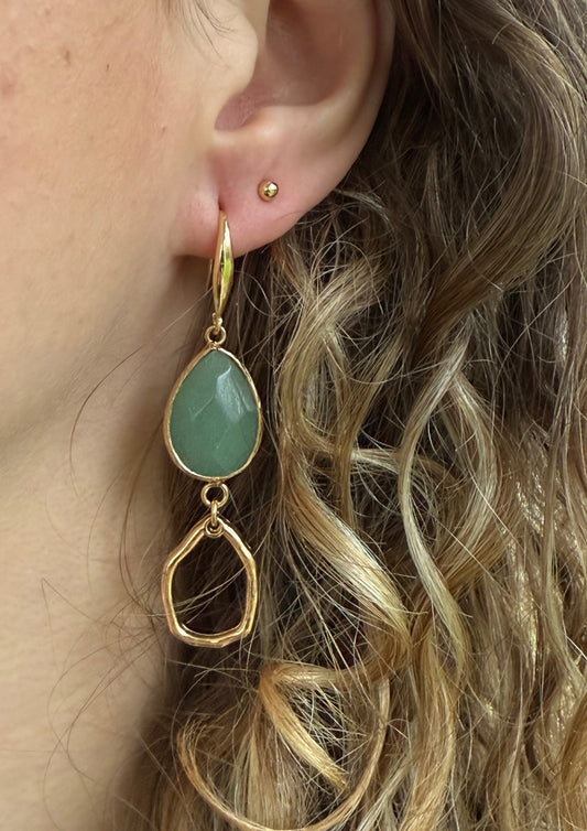 Zacht groene natuursteen met kleine hanger