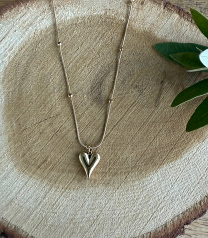 Klein hartje met bolletjes ketting