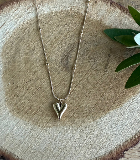 Klein hartje met bolletjes ketting