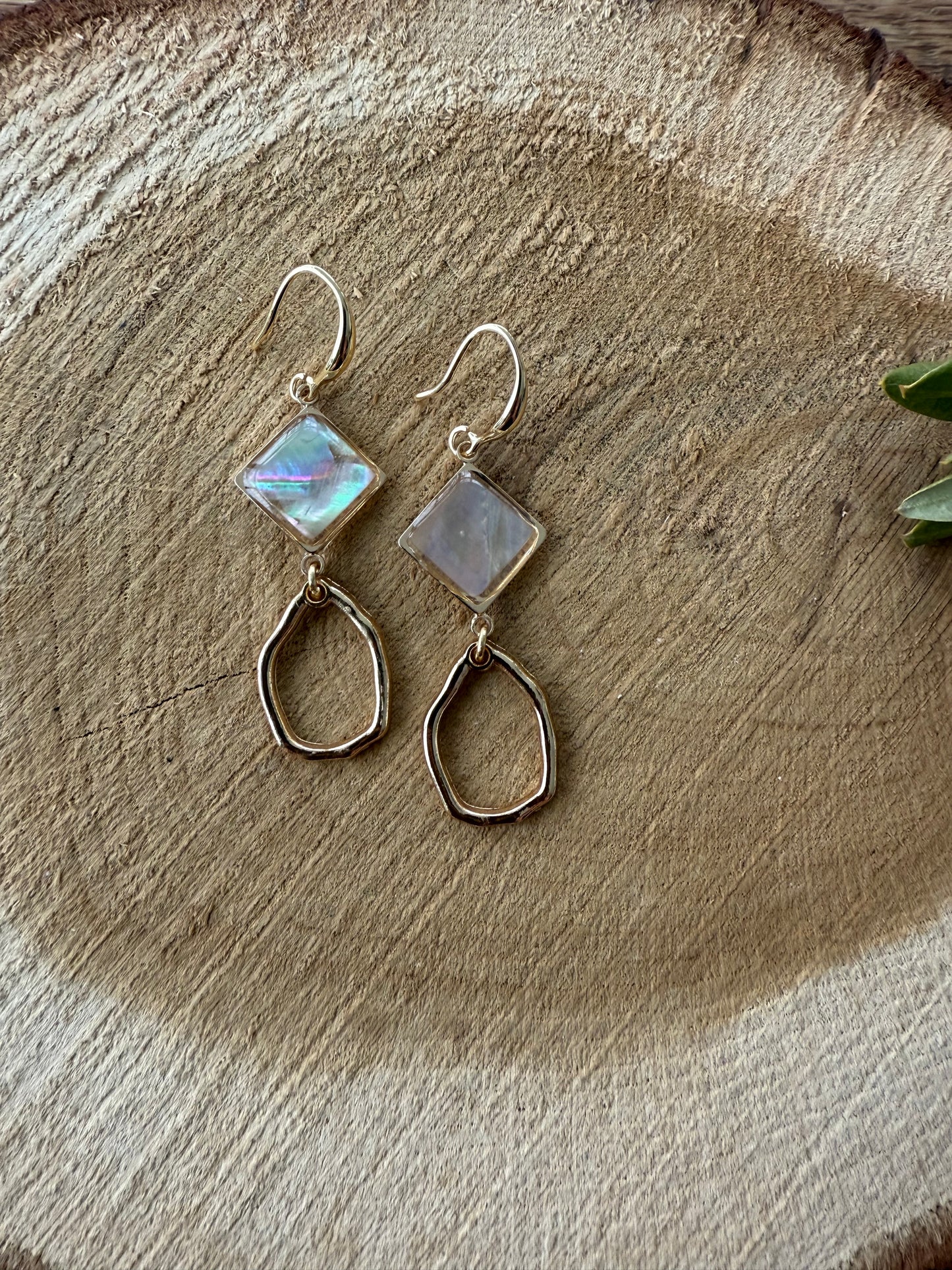 Parelmoer met kleine hanger