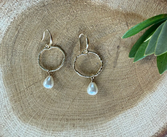 Gehamerd rondje met pareltje