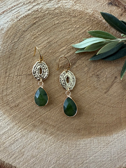 Groene natuursteen aan ovale connector