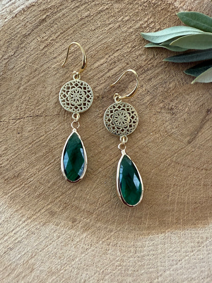 Groene facetsteen aan een ronde connector