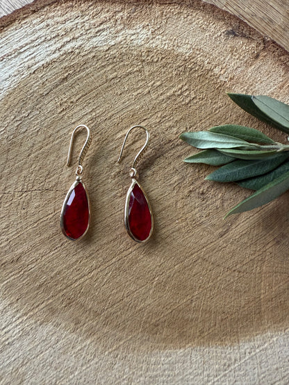 Rode langwerpige steen