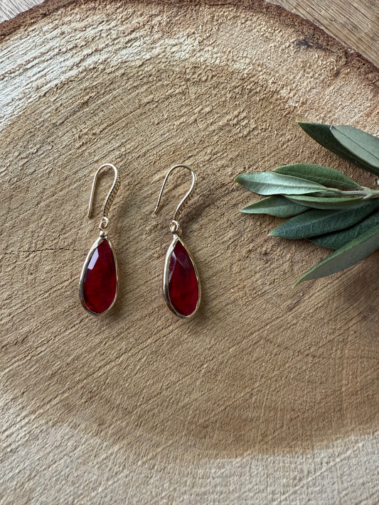 Rode langwerpige steen