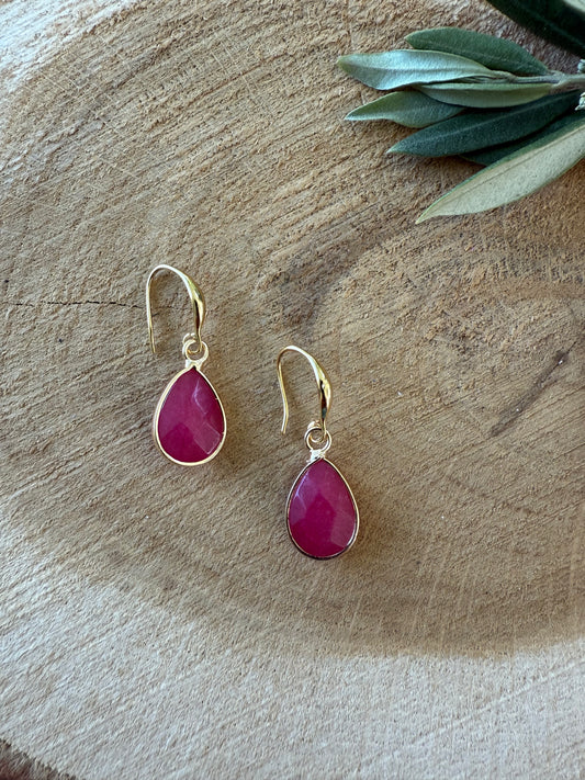 Kleine roze natuursteen druppel