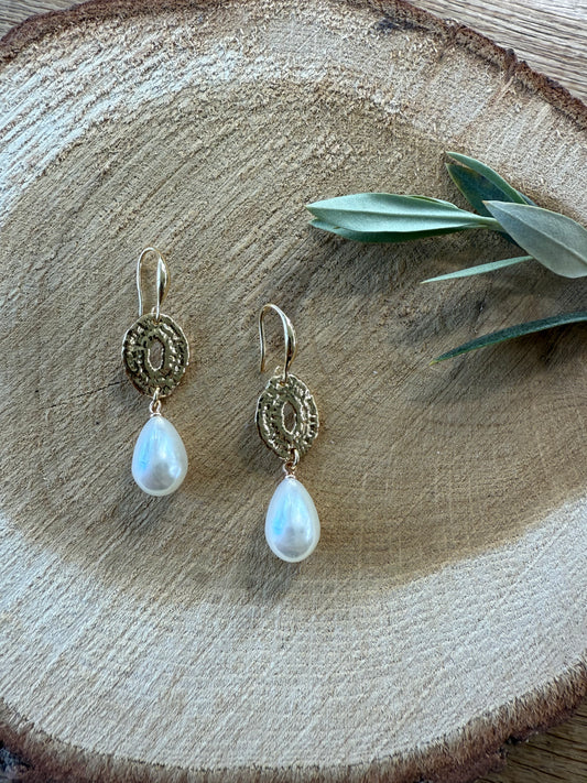 Witte parel aan connector