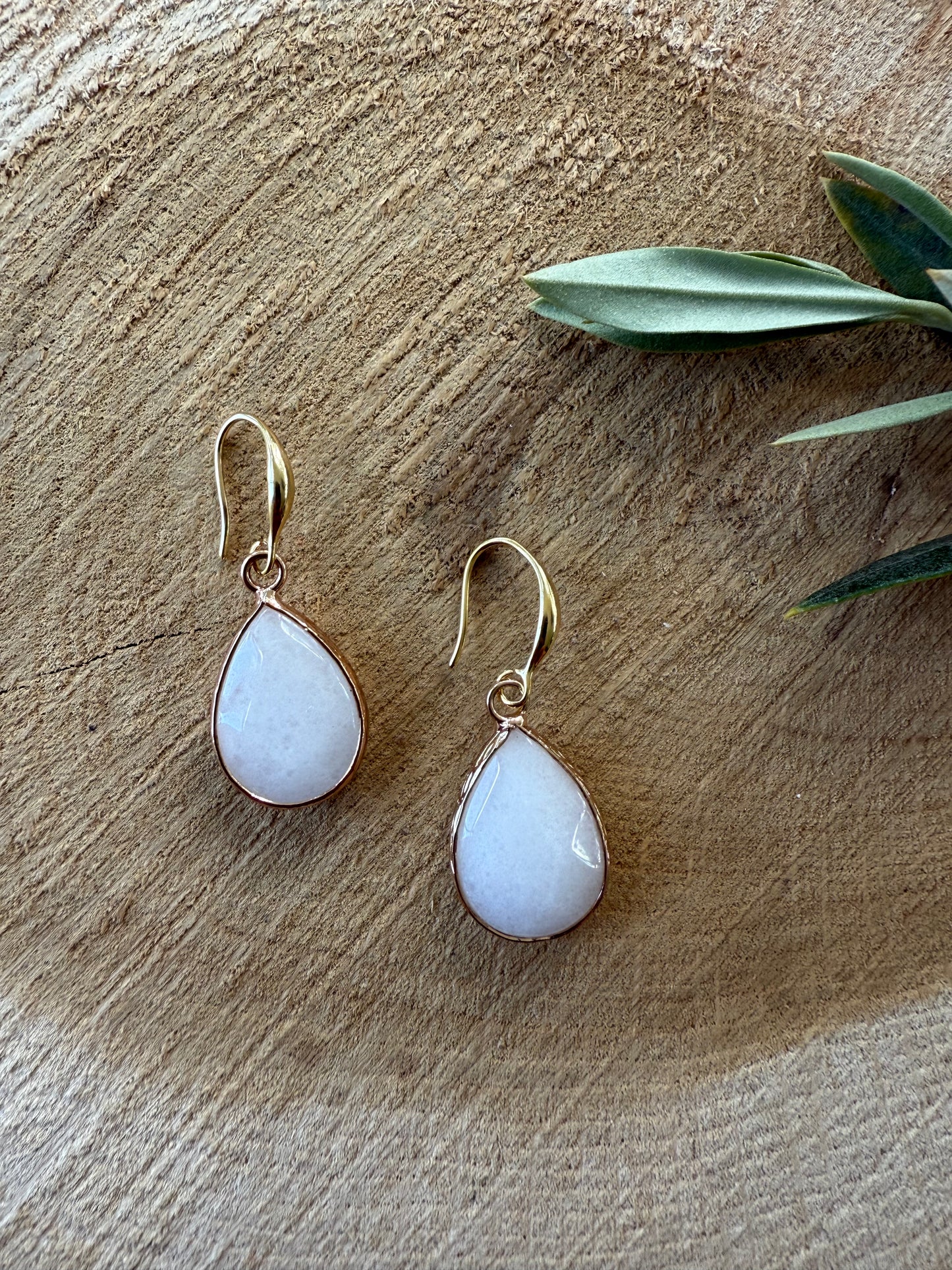 Witte natuursteen druppel