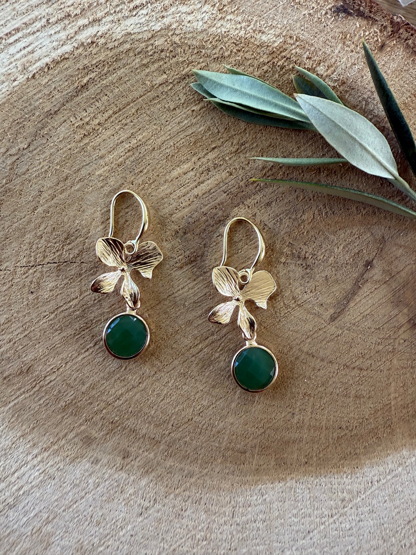 Bloem met groen steentje