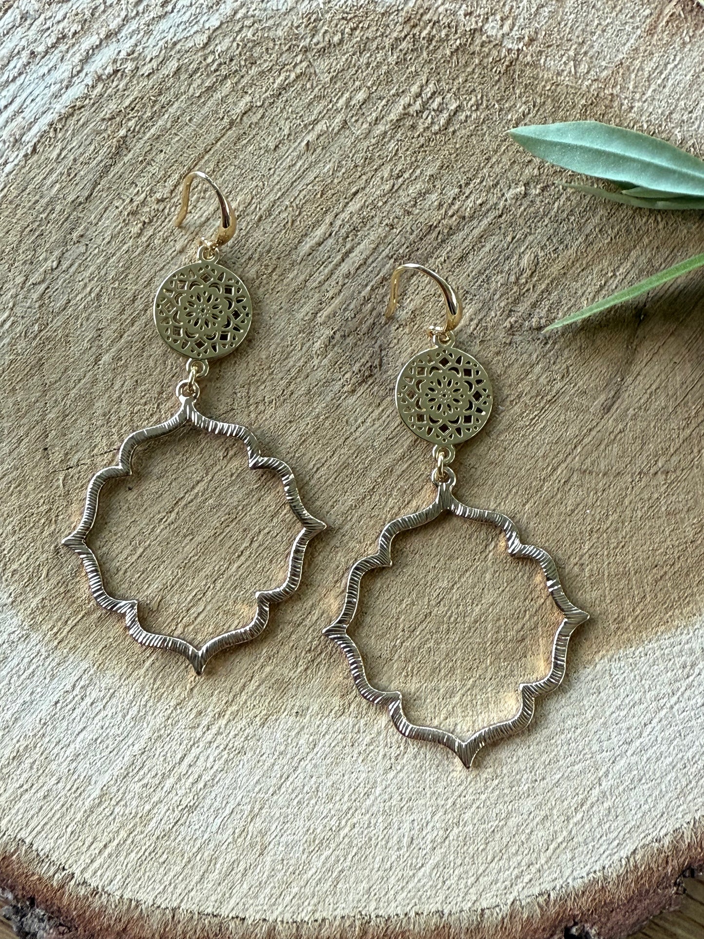 Lange oorbellen met een ronde connector