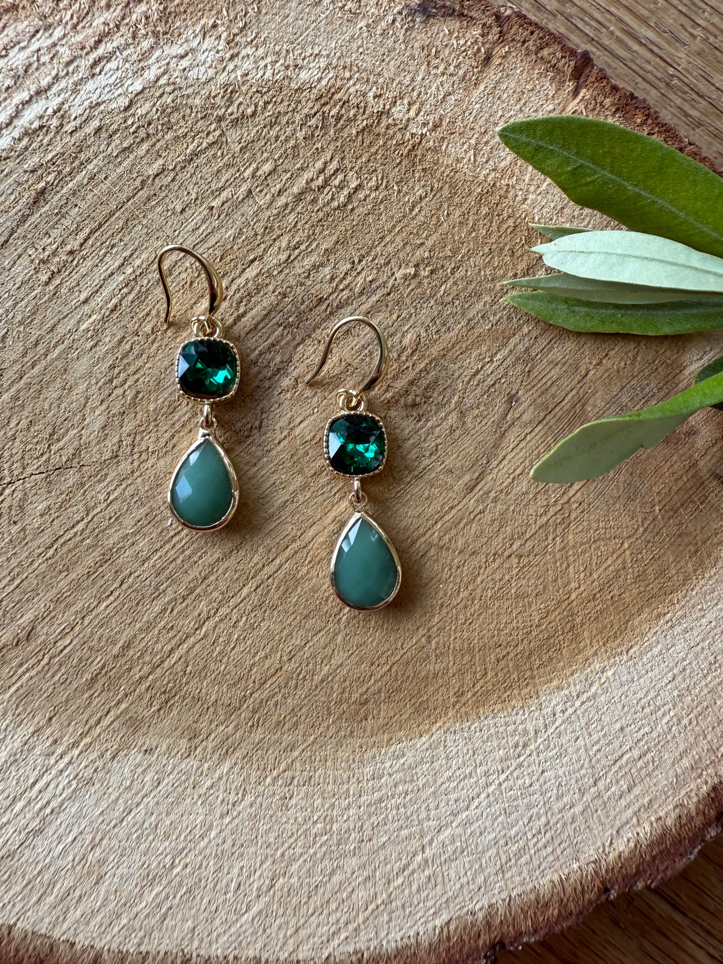 Vierkante steen met kleine druppel