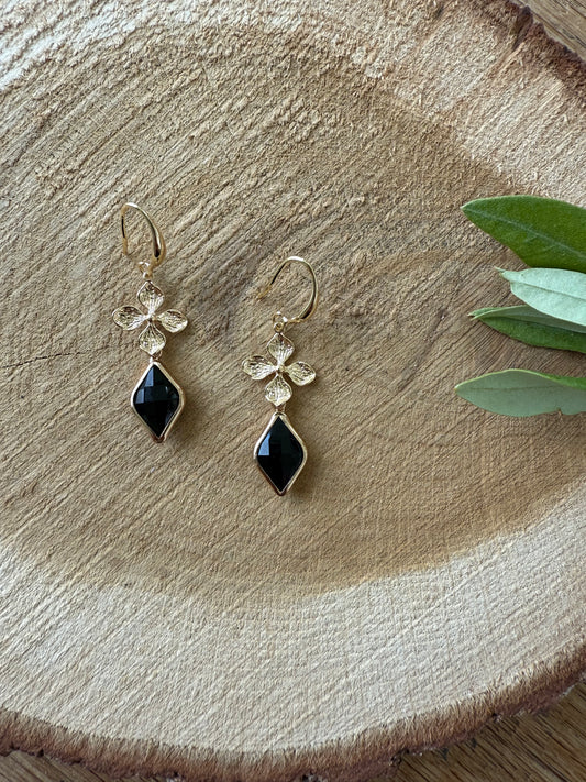 Bloemetje met zwart steentje