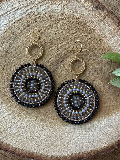 Zwarte kralen aan open connector