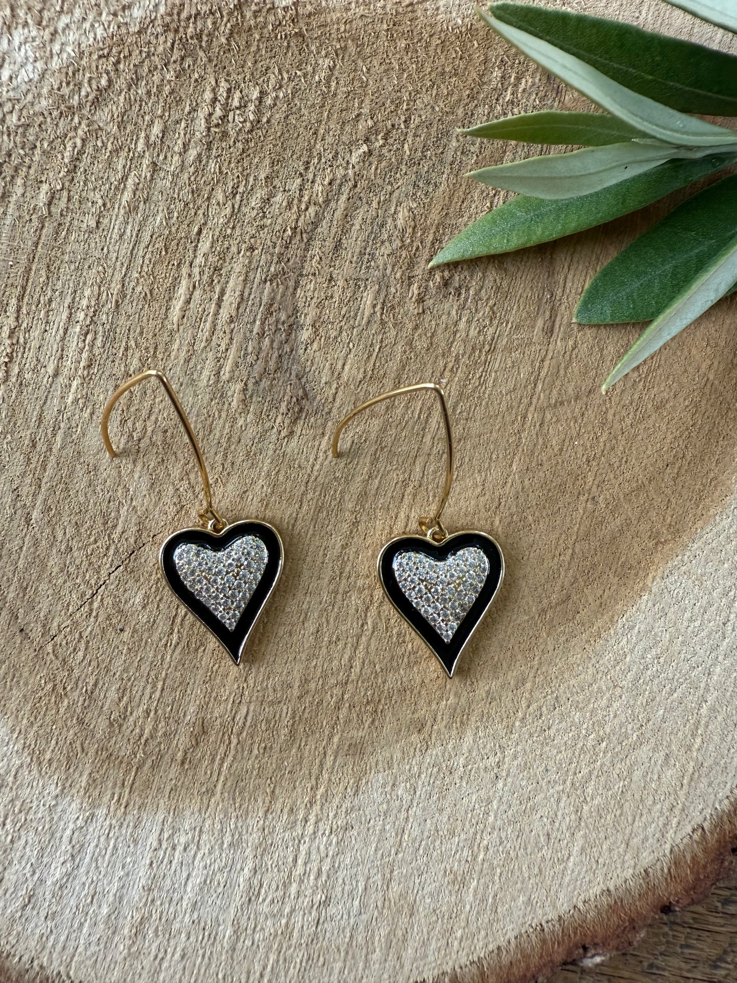 Zwart hart aan lange oorhaak